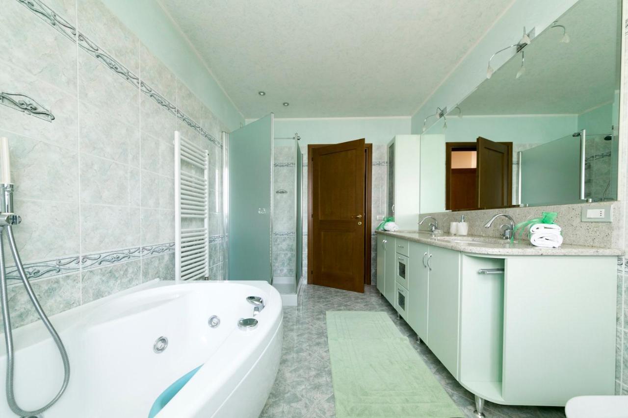 مبيت وإفطار ديسينسانو ديل غاردا La Casa Di Pimpi المظهر الخارجي الصورة