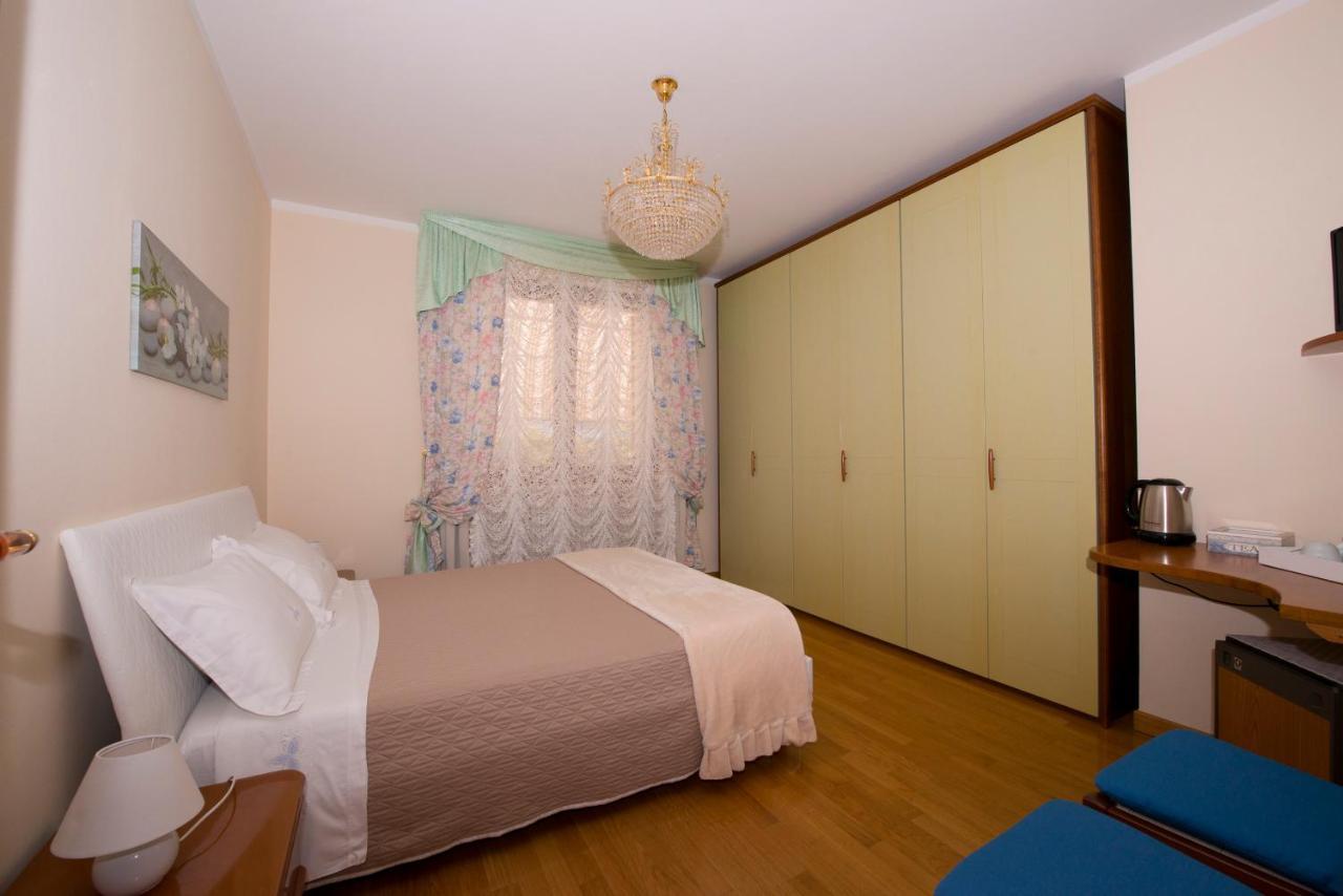 مبيت وإفطار ديسينسانو ديل غاردا La Casa Di Pimpi المظهر الخارجي الصورة